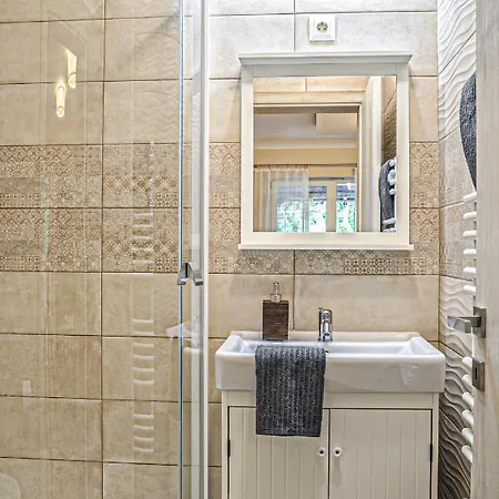 Terrace アパート エゲル